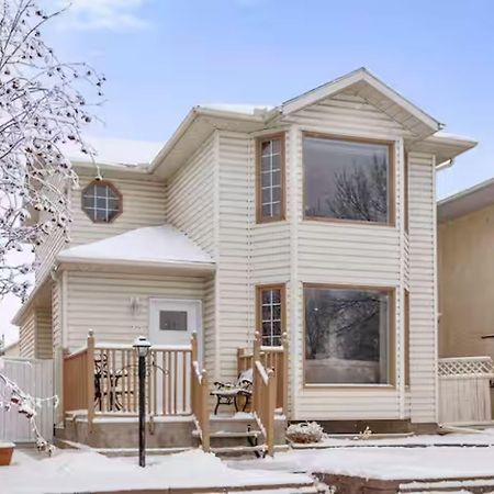 YYC Home Away From Home!! المظهر الخارجي الصورة